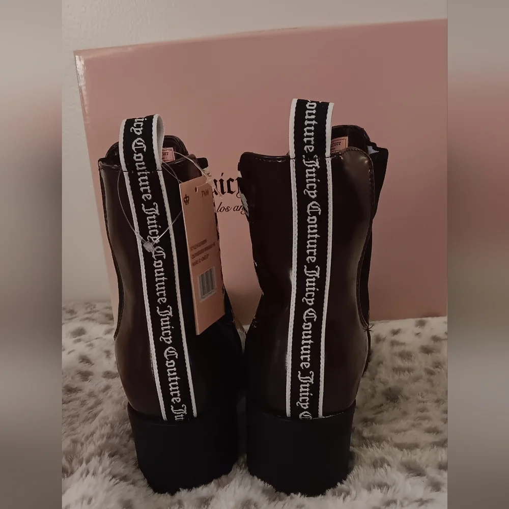 Juicy Couture One Up Chelsea Chunky Heel Burgundy Ankle Boots Women Size 7.5 - Picture 3 of 9